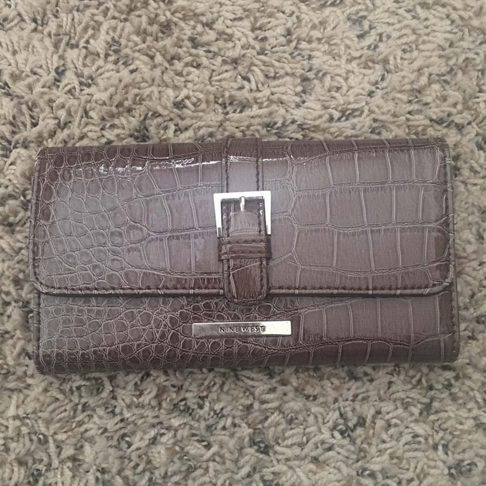 Nine West wallet